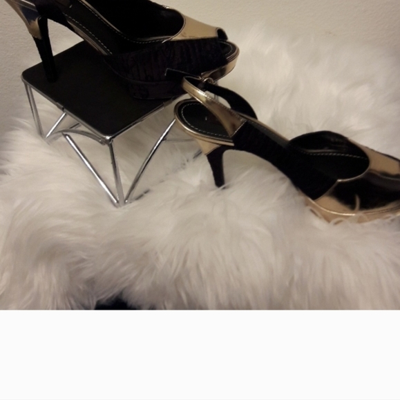 These are beautiful Louis Vuitton sling backs, They're, like new, just gorgeous - Picture 5 of 6